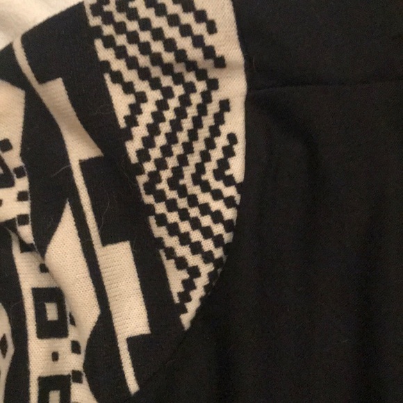 Adorable Black with White Shaw - Picture 4 of 8